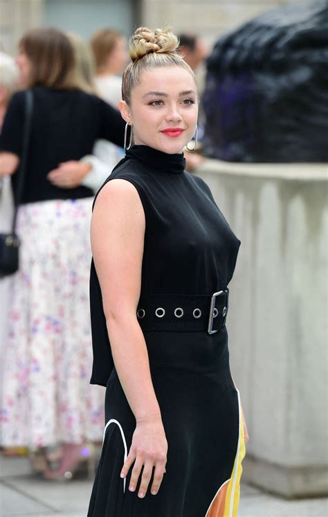 florence pugh toples